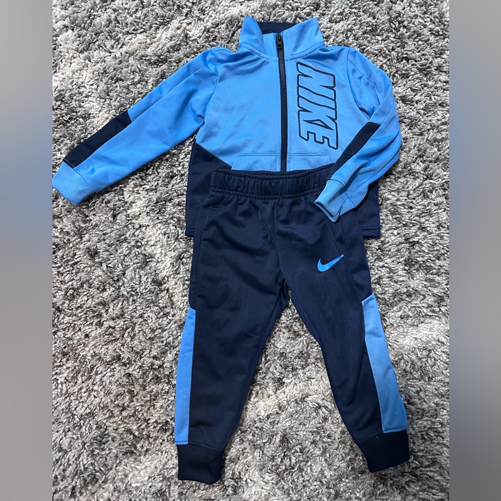 Nike sweatsuit/ tracksuit toddler boy size 2T